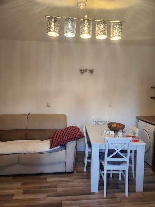 Cozy Near The With Free Parking Appartement